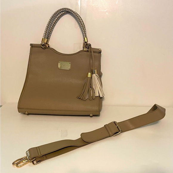 bebe los angeles Women’s Beige Pebbled Faux Leather Purse! - Picture 1 of 13